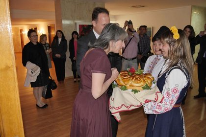 Среща на вицепрезидент Попова със сънародници в Посолството на България в Мадрид 